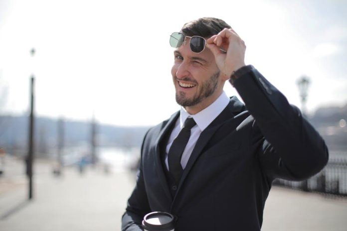 The importance of eye contact on a date and how to use it effectively