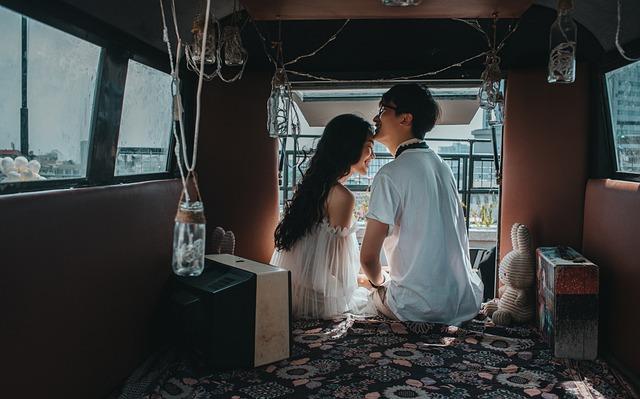 How to know when to discuss serious topics on a date without ruining the mood