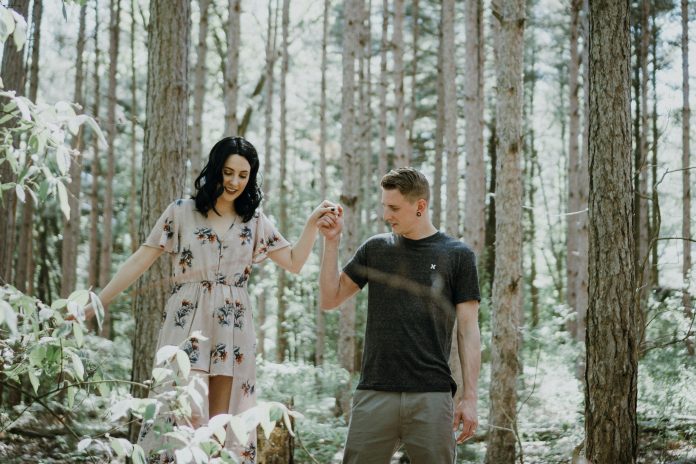 What to do if you feel unsafe during a first date in person