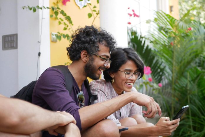 Do dating apps encourage superficial judgments based on looks