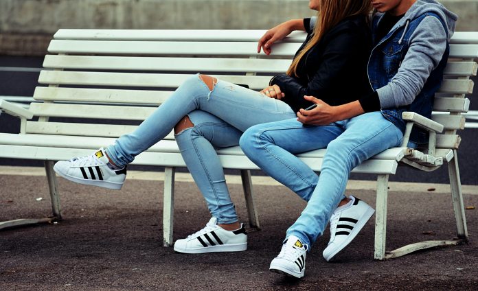 Tips for recognizing a partner who is emotionally available and supportive