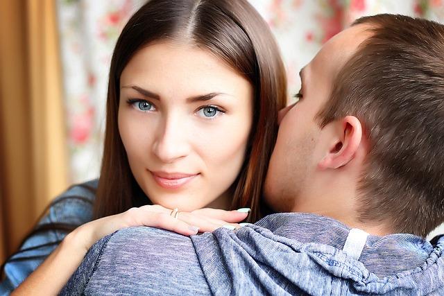 The Art of Flirting Through Online Messages: What Works and What Doesn’t