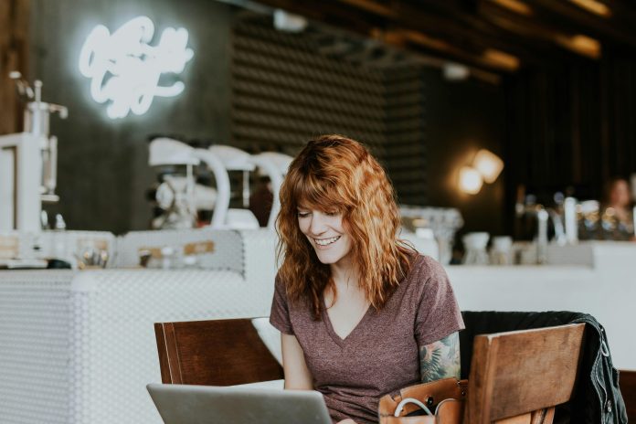 How to Safeguard Your Finances While Dating Online