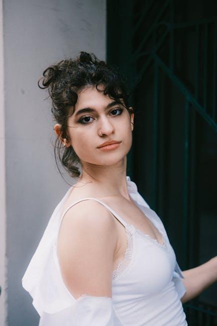 The Importance of Eye Contact and How to Use It on a Date