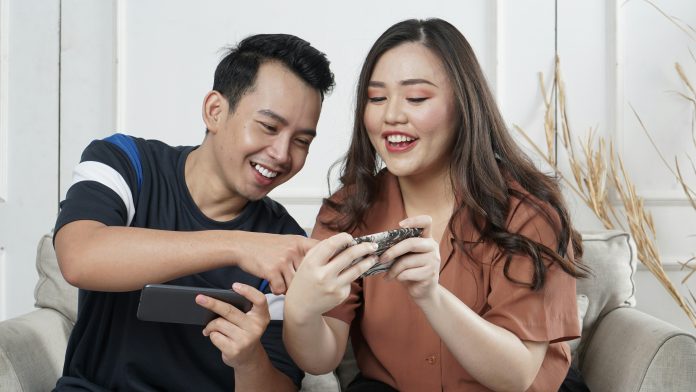 How to transition from online flirting to real-life dates