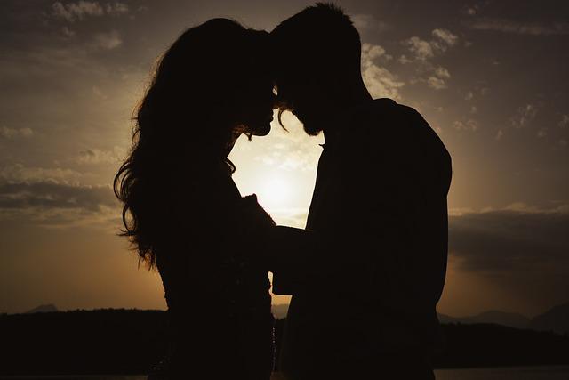 Rekindling Romance with Spontaneous Gestures